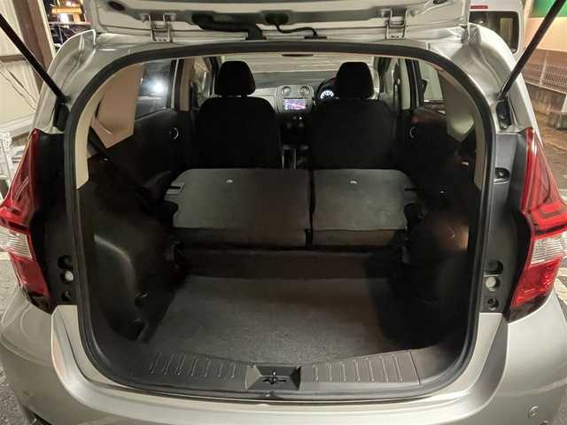 日産 ノート X 愛知県 2019(平31)年 2.5万km ブリリアントシルバー /禁煙/ワンオーナー//ディーラー整備記録簿R1.2.3.4.5.7//純正ナビ/フルセグ/BT//ETC//アイドリングストップ//車線逸脱防止機能//エンジンブレーキ//コーナーセンサー//プッシュスタート/スマートキー//電動格納ウィンカーミラー//ヘッドライトレベライザー//シートリフター//純正フロアマット//純正ドアバイザー//保証書