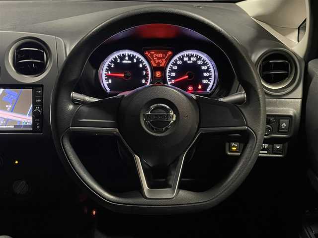 日産 ノート X 愛知県 2019(平31)年 2.5万km ブリリアントシルバー /禁煙/ワンオーナー//ディーラー整備記録簿R1.2.3.4.5.7//純正ナビ/フルセグ/BT//ETC//アイドリングストップ//車線逸脱防止機能//エンジンブレーキ//コーナーセンサー//プッシュスタート/スマートキー//電動格納ウィンカーミラー//ヘッドライトレベライザー//シートリフター//純正フロアマット//純正ドアバイザー//保証書