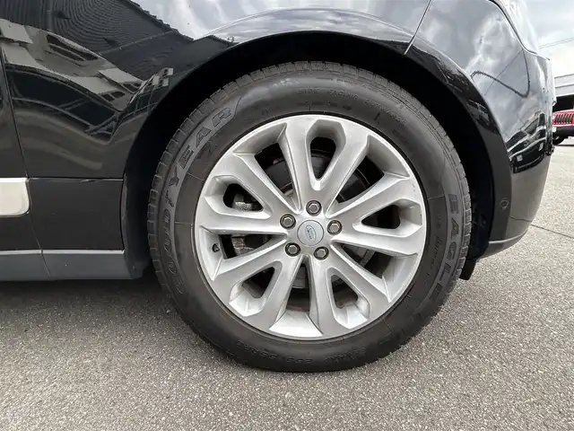 ランドローバー レンジローバー ヴォーグ 青森県 2017(平29)年 6万km サントリーニ・ブラック 純正ナビ/(フルセグTV/CD/DVD/Bluetooth)/MERIPIANスピーカー/全周囲カメラ/ドライブレコーダー/パドルシフト/全席シートヒーター/リアモニター/前席パワーシート/パドルシフト/ステアリングヒーター/サンルーフ/ETC/レーダークルーズコントロール/レーンキープアシスト/4WD/電動リアゲート/前後コーナーセンサー/純正アルミホイール/純正フロアマット/オートライト/スマートキー/スペアキー/プッシュエンジンスタート