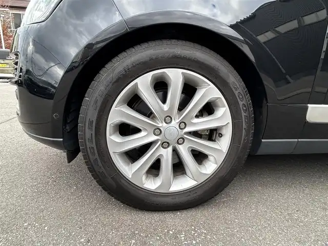 ランドローバー レンジローバー ヴォーグ 青森県 2017(平29)年 6万km サントリーニ・ブラック 純正ナビ/(フルセグTV/CD/DVD/Bluetooth)/MERIPIANスピーカー/全周囲カメラ/ドライブレコーダー/パドルシフト/全席シートヒーター/リアモニター/前席パワーシート/パドルシフト/ステアリングヒーター/サンルーフ/ETC/レーダークルーズコントロール/レーンキープアシスト/4WD/電動リアゲート/前後コーナーセンサー/純正アルミホイール/純正フロアマット/オートライト/スマートキー/スペアキー/プッシュエンジンスタート