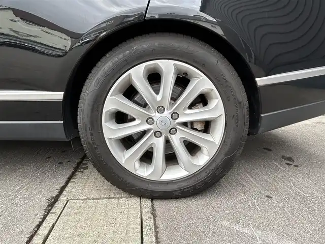 ランドローバー レンジローバー ヴォーグ 青森県 2017(平29)年 6万km サントリーニ・ブラック 純正ナビ/(フルセグTV/CD/DVD/Bluetooth)/MERIPIANスピーカー/全周囲カメラ/ドライブレコーダー/パドルシフト/全席シートヒーター/リアモニター/前席パワーシート/パドルシフト/ステアリングヒーター/サンルーフ/ETC/レーダークルーズコントロール/レーンキープアシスト/4WD/電動リアゲート/前後コーナーセンサー/純正アルミホイール/純正フロアマット/オートライト/スマートキー/スペアキー/プッシュエンジンスタート