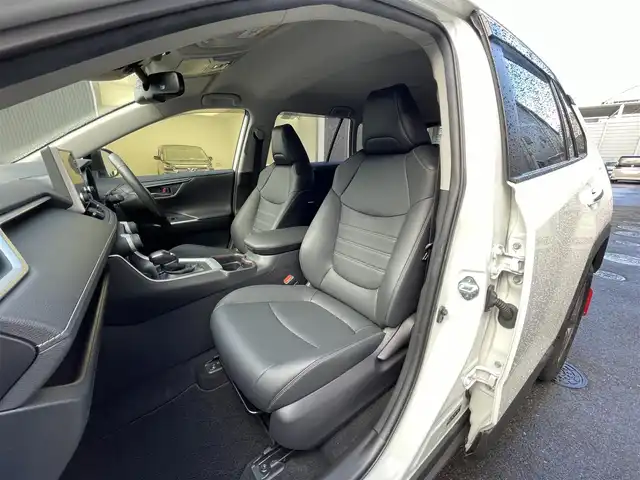 トヨタ ＲＡＶ４ G 滋賀県 2020(令2)年 4.6万km ホワイトパールクリスタルシャイン 純正9インチディスプレイオーディオ/（Bluetooth/Apple CarPlay/Android Auto）/全方位カメラ/クリアランスソナー/追従クルーズコントロール/ブラインドスポットモニター/LEDヘッドライト/オートマチックハイビーム/前後ドライブレコーダー/衝突軽減ブレーキ/レーンディパーチャーアラート/D席パワーシート/D・N席シートヒーター/ビルトインETC/電動リアゲート/電動パーキングブレーキ/オートブレーキホールド/TRDマットフラップ/ステアリングヒーター/プッシュスタート/スマートキー/ステアリングリモコン
