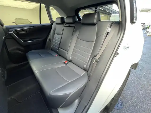 トヨタ ＲＡＶ４ G 滋賀県 2020(令2)年 4.6万km ホワイトパールクリスタルシャイン 純正9インチディスプレイオーディオ/（Bluetooth/Apple CarPlay/Android Auto）/全方位カメラ/クリアランスソナー/追従クルーズコントロール/ブラインドスポットモニター/LEDヘッドライト/オートマチックハイビーム/前後ドライブレコーダー/衝突軽減ブレーキ/レーンディパーチャーアラート/D席パワーシート/D・N席シートヒーター/ビルトインETC/電動リアゲート/電動パーキングブレーキ/オートブレーキホールド/TRDマットフラップ/ステアリングヒーター/プッシュスタート/スマートキー/ステアリングリモコン