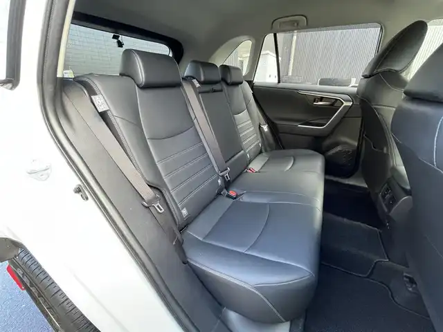 トヨタ ＲＡＶ４ G 滋賀県 2020(令2)年 4.6万km ホワイトパールクリスタルシャイン 純正9インチディスプレイオーディオ/（Bluetooth/Apple CarPlay/Android Auto）/全方位カメラ/クリアランスソナー/追従クルーズコントロール/ブラインドスポットモニター/LEDヘッドライト/オートマチックハイビーム/前後ドライブレコーダー/衝突軽減ブレーキ/レーンディパーチャーアラート/D席パワーシート/D・N席シートヒーター/ビルトインETC/電動リアゲート/電動パーキングブレーキ/オートブレーキホールド/TRDマットフラップ/ステアリングヒーター/プッシュスタート/スマートキー/ステアリングリモコン