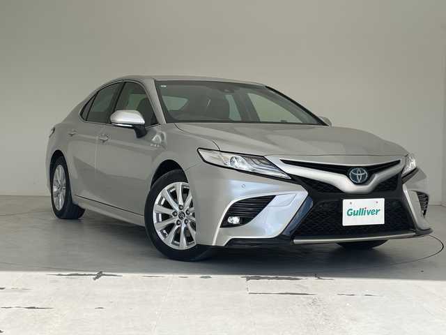 トヨタ カムリ WS 沖縄県 2019(令1)年 3.4万km シルバーM 禁煙車/純正SDナビ/（AM/FM/Bluetooth/CD/DVD/AUX）/フルセグTV/バックカメラ/ブラインドスポットモニター/レーンキープアシスト/純正ドライブレコーダー/クルーズコントロール（追従走行有り）/運転席パワーシート/ハーフレザーシート/パドルシフト/オートハイビーム/スマートキー/純正アルミホイール