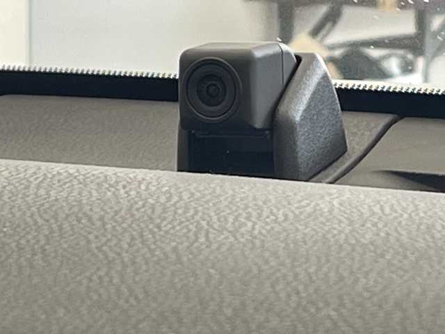 トヨタ カムリ WS 沖縄県 2019(令1)年 3.4万km シルバーM 禁煙車/純正SDナビ/（AM/FM/Bluetooth/CD/DVD/AUX）/フルセグTV/バックカメラ/ブラインドスポットモニター/レーンキープアシスト/純正ドライブレコーダー/クルーズコントロール（追従走行有り）/運転席パワーシート/ハーフレザーシート/パドルシフト/オートハイビーム/スマートキー/純正アルミホイール