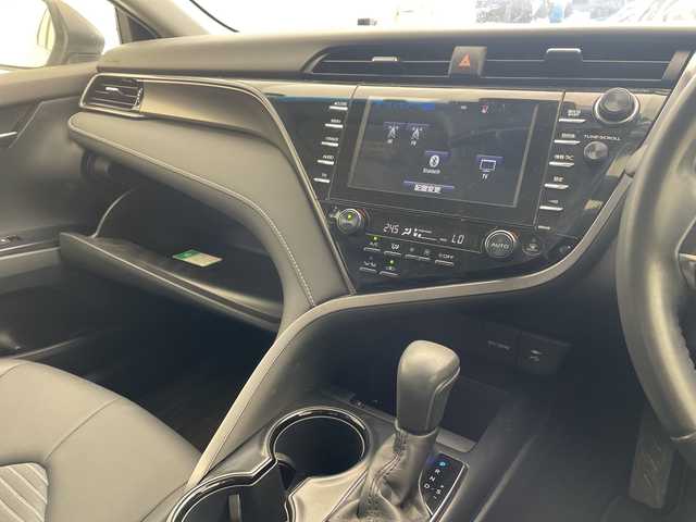 トヨタ カムリ WS 沖縄県 2019(令1)年 3.4万km シルバーM 禁煙車/純正SDナビ/（AM/FM/Bluetooth/CD/DVD/AUX）/フルセグTV/バックカメラ/ブラインドスポットモニター/レーンキープアシスト/純正ドライブレコーダー/クルーズコントロール（追従走行有り）/運転席パワーシート/ハーフレザーシート/パドルシフト/オートハイビーム/スマートキー/純正アルミホイール