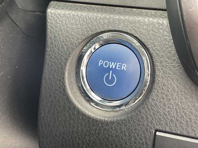 トヨタ カムリ WS 沖縄県 2019(令1)年 3.4万km シルバーM 禁煙車/純正SDナビ/（AM/FM/Bluetooth/CD/DVD/AUX）/フルセグTV/バックカメラ/ブラインドスポットモニター/レーンキープアシスト/純正ドライブレコーダー/クルーズコントロール（追従走行有り）/運転席パワーシート/ハーフレザーシート/パドルシフト/オートハイビーム/スマートキー/純正アルミホイール