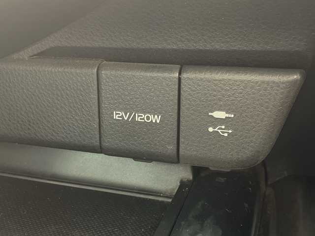 トヨタ カムリ WS 沖縄県 2019(令1)年 3.4万km シルバーM 禁煙車/純正SDナビ/（AM/FM/Bluetooth/CD/DVD/AUX）/フルセグTV/バックカメラ/ブラインドスポットモニター/レーンキープアシスト/純正ドライブレコーダー/クルーズコントロール（追従走行有り）/運転席パワーシート/ハーフレザーシート/パドルシフト/オートハイビーム/スマートキー/純正アルミホイール