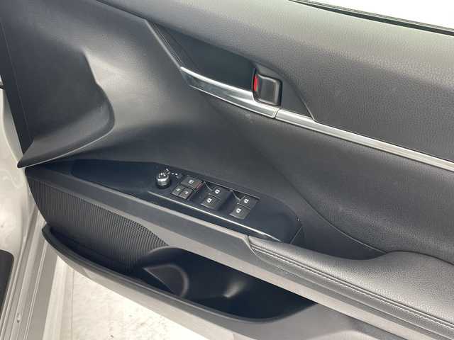 トヨタ カムリ WS 沖縄県 2019(令1)年 3.4万km シルバーM 禁煙車/純正SDナビ/（AM/FM/Bluetooth/CD/DVD/AUX）/フルセグTV/バックカメラ/ブラインドスポットモニター/レーンキープアシスト/純正ドライブレコーダー/クルーズコントロール（追従走行有り）/運転席パワーシート/ハーフレザーシート/パドルシフト/オートハイビーム/スマートキー/純正アルミホイール
