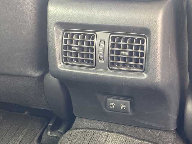 トヨタ カムリ WS 沖縄県 2019(令1)年 3.4万km シルバーM 禁煙車/純正SDナビ/（AM/FM/Bluetooth/CD/DVD/AUX）/フルセグTV/バックカメラ/ブラインドスポットモニター/レーンキープアシスト/純正ドライブレコーダー/クルーズコントロール（追従走行有り）/運転席パワーシート/ハーフレザーシート/パドルシフト/オートハイビーム/スマートキー/純正アルミホイール