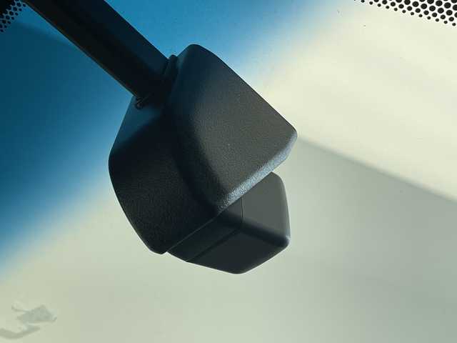 トヨタ カムリ WS 沖縄県 2019(令1)年 3.4万km シルバーM 禁煙車/純正SDナビ/（AM/FM/Bluetooth/CD/DVD/AUX）/フルセグTV/バックカメラ/ブラインドスポットモニター/レーンキープアシスト/純正ドライブレコーダー/クルーズコントロール（追従走行有り）/運転席パワーシート/ハーフレザーシート/パドルシフト/オートハイビーム/スマートキー/純正アルミホイール