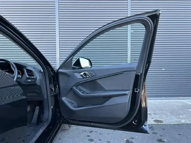 ＢＭＷ １１８ｄ プレイ エディションジョイ+ 茨城県 2021(令3)年 3.2万km 黒 コンフォートパッケージ /ドライビングアシスト /ACC /LDW /LCW /ナビ /Bカメラ /BT　/USB /リモート充電 /パワーシートメモリ付き /パークディスタンス /電動リアゲート /フットトランク /前後ドラレコ /純正17インチAW /ETC2.0 /禁煙車