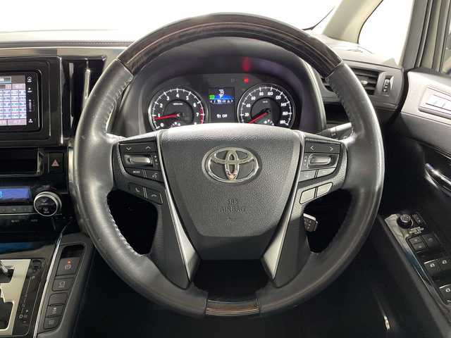 トヨタ ヴェルファイア Z Gエディション 神奈川県 2015(平27)年 4.7万km ブラック ツインムーンルーフ/純正フリップダウンモニター/純正HDDナビ【ナビ型式 /NHZA-W61G】/・BT/フルセグTV/CD/DVD/SD/ハーフレザーシート/パワーシート(D/N)/メモリシート(D)/シートヒーター(D/N)/レーダークルーズコントロール/クリアランスソナー/PCS/スマートキー/プッシュスタートボタン/ウッドコンビステアリング/ステアリングスイッチ/Autoライト/パワーバックドア/社外デジタルインナーミラー/オットマン/純正ビルトインETC/LEDヘッドライト/フォグランプ/電動サイドブレーキ/オートブレーキホールド/ECOMODE