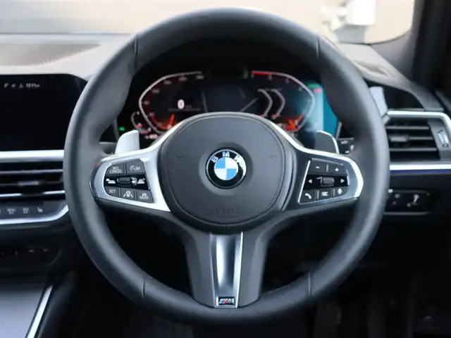 ＢＭＷ ３２０ｉ ツーリング Mスポーツ 長野県 2020(令2)年 0.4万km 黒 アルカンターラレザー　/純正ナビ　/３６０°　/ＣａｒＰｌａｙ　/ＡＣＣ　/衝突軽減Ｂ　/レーンディパチャーＷ　/パーキングＡ　/パワーシート／ヒーター　/パワーバックＤ　/アンビエントライト　/ワイヤレスチャージ