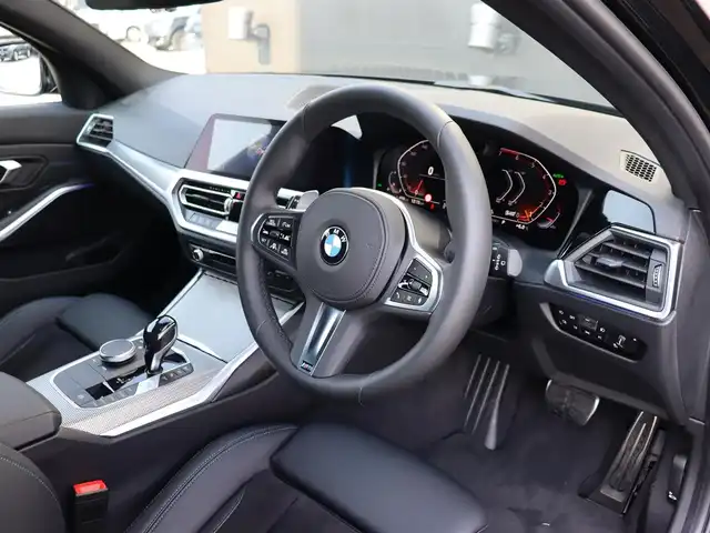 ＢＭＷ ３２０ｉ ツーリング Mスポーツ 長野県 2020(令2)年 0.4万km 黒 アルカンターラレザー　/純正ナビ　/３６０°　/ＣａｒＰｌａｙ　/ＡＣＣ　/衝突軽減Ｂ　/レーンディパチャーＷ　/パーキングＡ　/パワーシート／ヒーター　/パワーバックＤ　/アンビエントライト　/ワイヤレスチャージ