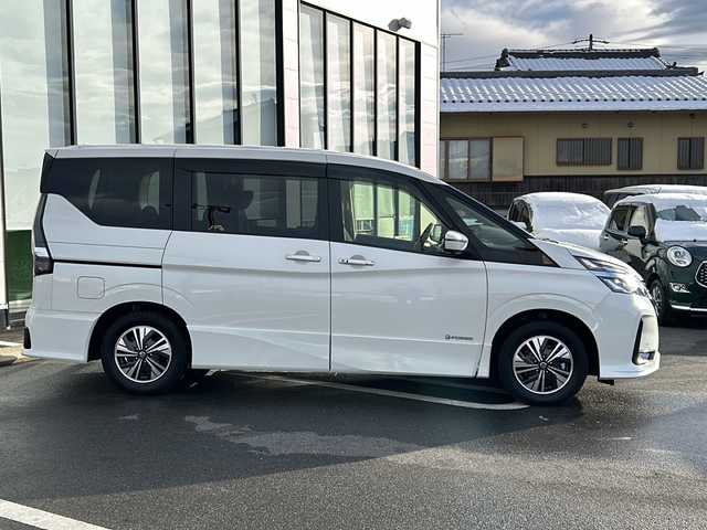 日産 セレナ e－パワー ハイウェイスター V 岐阜県 2020(令2)年 1万km ブリリアントホワイトパール 純正ナビ/プッシュスタート/スマートキー/クルコン/ETC /バックモニター/フルセグ/３列シート/前後ドラレコ/純正AW/ドアバイザー/両側スライドドア/LEDヘッドライト