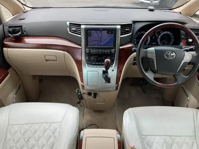 トヨタ アルファード 350S Cパッケージ 和歌山県 2010(平22)年 9.9万km ホワイトパールクリスタルシャイン (株)IDOMが運営する【じしゃロン和歌山店】の自社ローン専用車両になります。こちらは現金またはオートローンご利用時の価格です。自社ローンご希望の方は別途その旨お申付け下さい/【じしゃロン個店占有の為　落札禁止】/純正ナビ/フリップダウンモニター/両側パワースライドドア/パワーシート/シートカバー/オットマン/電動リアゲート/クルーズコントロール/純正18インチアルミホイール/純正フロアマット/横滑り防止装置/前後コーナーセンサー/ETC/カーテンエアバッグ/プッシュスタート/スマートキー