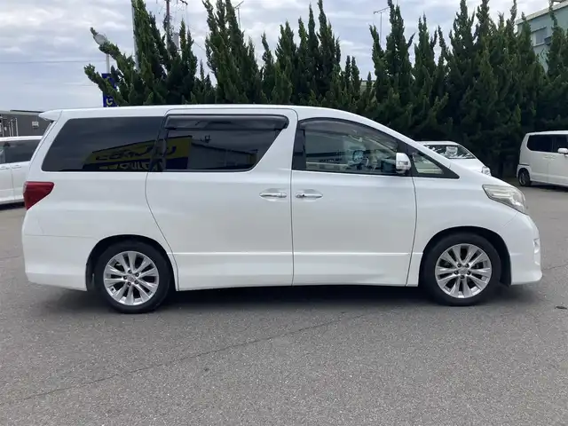 トヨタ アルファード 350S Cパッケージ 和歌山県 2010(平22)年 9.9万km ホワイトパールクリスタルシャイン (株)IDOMが運営する【じしゃロン和歌山店】の自社ローン専用車両になります。こちらは現金またはオートローンご利用時の価格です。自社ローンご希望の方は別途その旨お申付け下さい/【じしゃロン個店占有の為　落札禁止】/純正ナビ/フリップダウンモニター/両側パワースライドドア/パワーシート/シートカバー/オットマン/電動リアゲート/クルーズコントロール/純正18インチアルミホイール/純正フロアマット/横滑り防止装置/前後コーナーセンサー/ETC/カーテンエアバッグ/プッシュスタート/スマートキー