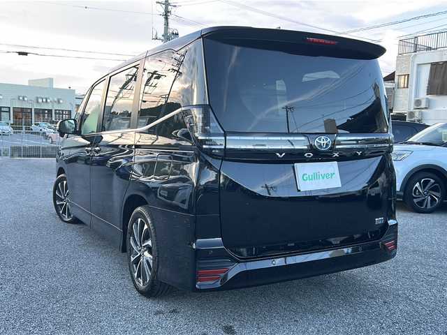 トヨタ ヴォクシー ハイブリッド S－Z 沖縄県 2024(令6)年 0.1万km アティチュードブラックマイカ 実走行121km/10.5インチディスプレイオーディオ(ナビ機能有り)/Bluetooth/CD/FM/AM/バックカメラ/両側パワースライドドア/Toyota Safety Sense/DN席シートヒーター/LEDヘッドライト/プッシュスタート/スマートキー/ビルトインETC2.0