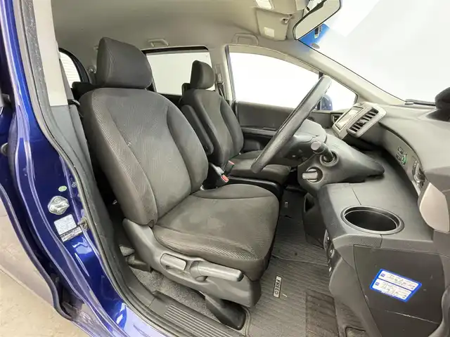 ホンダ フリード G ジャストセレクション 滋賀県 2014(平26)年 11.3万km コバルトブルーパール 純正インターナビ/　・VXM-145VSi/  ・Bluetooth/CD/DVD/バックカメラ/片側パワースライドドア/横滑り防止装置/ウィンカーミラー/スマートキー/ETC