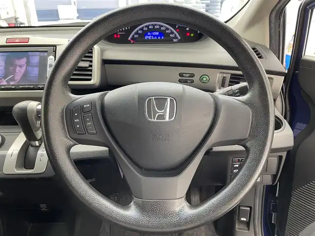 ホンダ フリード G ジャストセレクション 滋賀県 2014(平26)年 11.3万km コバルトブルーパール 純正インターナビ/　・VXM-145VSi/  ・Bluetooth/CD/DVD/バックカメラ/片側パワースライドドア/横滑り防止装置/ウィンカーミラー/スマートキー/ETC