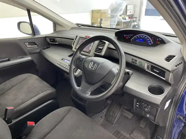 ホンダ フリード G ジャストセレクション 滋賀県 2014(平26)年 11.3万km コバルトブルーパール 純正インターナビ/　・VXM-145VSi/  ・Bluetooth/CD/DVD/バックカメラ/片側パワースライドドア/横滑り防止装置/ウィンカーミラー/スマートキー/ETC