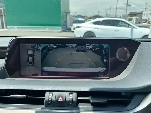 レクサス ＥＳ 300h バージョンL 宮城県 2019(平31)年 11.1万km ソニッククォーツ ムーンルーフ/セーフティシステムプラス/・プリクラッシュセーフティ/・レーントレーシングアシスト/・アダプティブハイビームシステム/・レーダークルーズコントロール/・ロードサインアシスト/・先行車発進告知機能/・ドライバー異常時対応システム/ブラインドスポットモニター/パーキングサポートブレーキ（静止物/後方接近車両/後方歩行者）/カラーヘッドアップディスプレイ/純正ナビ/・CD/DVD/・Bluetooth/・フルセグTV/パノラミックビューモニター/ビルトインETC2.0/ドライブレコーダー/AC100V/1500Wコンセント/パワートランクリッド/本革シート/ステアリングヒーター/シートヒーター/ベンチレーション/メモリー機能付パワーシート/電動リクライニングシート（後席）/電動サンシェード（リア）/手動サンシェード（リアドア）/3眼LEDヘッドライト/電動パーキングブレーキ/ブレーキホールド/スマートキー＆プッシュスタート/純正18インチAW/フロアマット/ドアバイザー