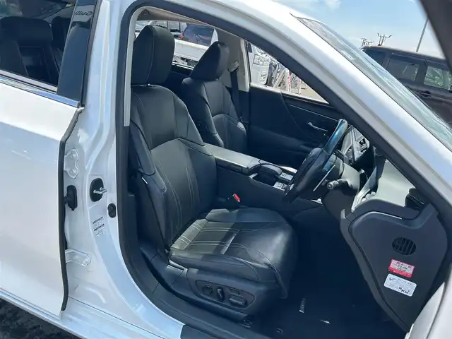 レクサス ＥＳ 300h バージョンL 宮城県 2019(平31)年 11.1万km ソニッククォーツ ムーンルーフ/セーフティシステムプラス/・プリクラッシュセーフティ/・レーントレーシングアシスト/・アダプティブハイビームシステム/・レーダークルーズコントロール/・ロードサインアシスト/・先行車発進告知機能/・ドライバー異常時対応システム/ブラインドスポットモニター/パーキングサポートブレーキ（静止物/後方接近車両/後方歩行者）/カラーヘッドアップディスプレイ/純正ナビ/・CD/DVD/・Bluetooth/・フルセグTV/パノラミックビューモニター/ビルトインETC2.0/ドライブレコーダー/AC100V/1500Wコンセント/パワートランクリッド/本革シート/ステアリングヒーター/シートヒーター/ベンチレーション/メモリー機能付パワーシート/電動リクライニングシート（後席）/電動サンシェード（リア）/手動サンシェード（リアドア）/3眼LEDヘッドライト/電動パーキングブレーキ/ブレーキホールド/スマートキー＆プッシュスタート/純正18インチAW/フロアマット/ドアバイザー