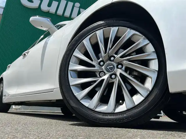 レクサス ＥＳ 300h バージョンL 宮城県 2019(平31)年 11.1万km ソニッククォーツ ムーンルーフ/セーフティシステムプラス/・プリクラッシュセーフティ/・レーントレーシングアシスト/・アダプティブハイビームシステム/・レーダークルーズコントロール/・ロードサインアシスト/・先行車発進告知機能/・ドライバー異常時対応システム/ブラインドスポットモニター/パーキングサポートブレーキ（静止物/後方接近車両/後方歩行者）/カラーヘッドアップディスプレイ/純正ナビ/・CD/DVD/・Bluetooth/・フルセグTV/パノラミックビューモニター/ビルトインETC2.0/ドライブレコーダー/AC100V/1500Wコンセント/パワートランクリッド/本革シート/ステアリングヒーター/シートヒーター/ベンチレーション/メモリー機能付パワーシート/電動リクライニングシート（後席）/電動サンシェード（リア）/手動サンシェード（リアドア）/3眼LEDヘッドライト/電動パーキングブレーキ/ブレーキホールド/スマートキー＆プッシュスタート/純正18インチAW/フロアマット/ドアバイザー