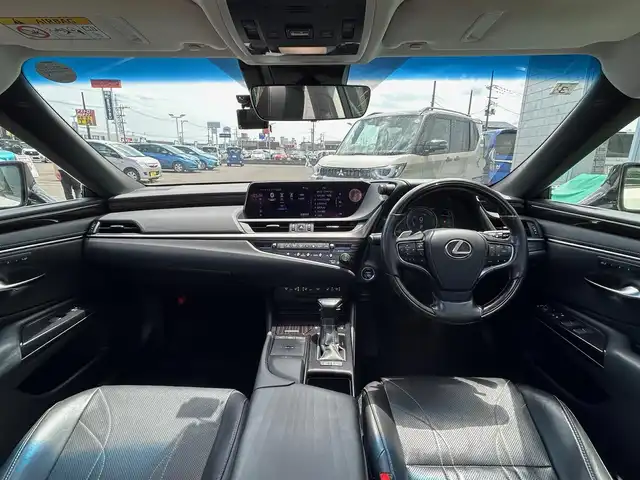 レクサス ＥＳ 300h バージョンL 宮城県 2019(平31)年 11.1万km ソニッククォーツ ムーンルーフ/セーフティシステムプラス/・プリクラッシュセーフティ/・レーントレーシングアシスト/・アダプティブハイビームシステム/・レーダークルーズコントロール/・ロードサインアシスト/・先行車発進告知機能/・ドライバー異常時対応システム/ブラインドスポットモニター/パーキングサポートブレーキ（静止物/後方接近車両/後方歩行者）/カラーヘッドアップディスプレイ/純正ナビ/・CD/DVD/・Bluetooth/・フルセグTV/パノラミックビューモニター/ビルトインETC2.0/ドライブレコーダー/AC100V/1500Wコンセント/パワートランクリッド/本革シート/ステアリングヒーター/シートヒーター/ベンチレーション/メモリー機能付パワーシート/電動リクライニングシート（後席）/電動サンシェード（リア）/手動サンシェード（リアドア）/3眼LEDヘッドライト/電動パーキングブレーキ/ブレーキホールド/スマートキー＆プッシュスタート/純正18インチAW/フロアマット/ドアバイザー