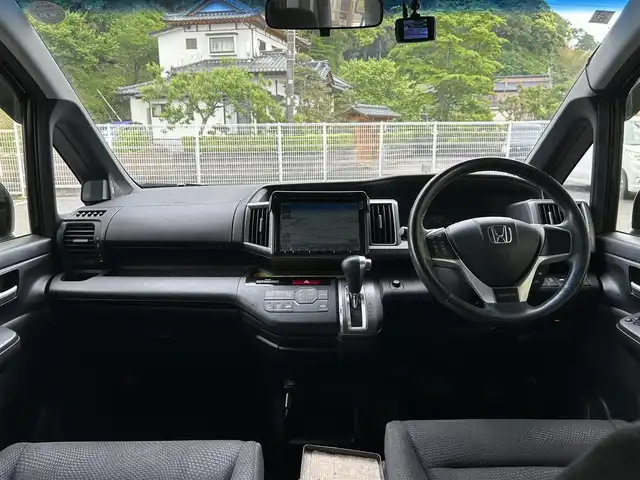 ホンダ ステップワゴン スパーダ Z 福島県 2013(平25)年 15.8万km プレミアムスパークルブラックパール 登録時走行距離：１５７５１３KM/純正HDDナビ/（BT/フルセグTV/CD/DVD/USB/ミュージックラック/SD/AM/FM）/バックカメラ/後席モニター/リヤクーラー/ビルトインETC/パワーアウトレット/パドルシフト/社外ドラレコ/電動格納ミラー/純正フロアマット/オートライト/純正ＨＩＤヘッドライト/純正１６インチAW/横滑り防止装置/アイドリングストップ/スマートキー/スペアキー×１/保証書/取扱説明書