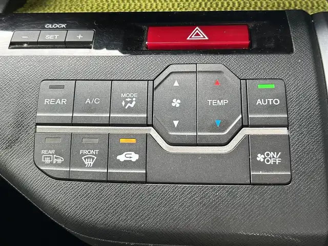 ホンダ ステップワゴン スパーダ Z 福島県 2013(平25)年 15.8万km プレミアムスパークルブラックパール 登録時走行距離：１５７５１３KM/純正HDDナビ/（BT/フルセグTV/CD/DVD/USB/ミュージックラック/SD/AM/FM）/バックカメラ/後席モニター/リヤクーラー/ビルトインETC/パワーアウトレット/パドルシフト/社外ドラレコ/電動格納ミラー/純正フロアマット/オートライト/純正ＨＩＤヘッドライト/純正１６インチAW/横滑り防止装置/アイドリングストップ/スマートキー/スペアキー×１/保証書/取扱説明書