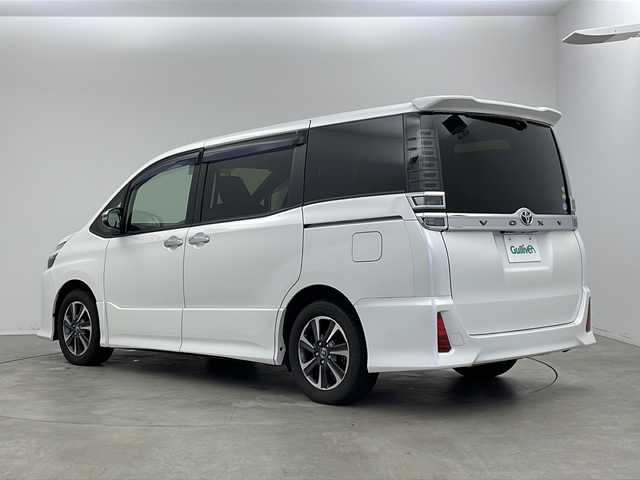 トヨタ ヴォクシー ZS 煌 新潟県 2018(平30)年 4.2万km ホワイトパールクリスタルシャイン ALPINEメモリナビ/(EX11Z/フルセグTV/CD/DVD/Bluetooth/SD)/ALPINEフリップダウンモニター/バックカメラ/クルーズコントロール/横滑り防止装置/レーンキープアシスト/衝突被害軽減システム/ウォークスルー/ビルトインETC/両側パワースライドドア