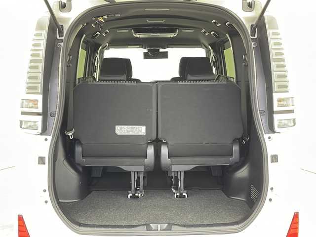 トヨタ ヴォクシー ZS 煌 新潟県 2018(平30)年 4.2万km ホワイトパールクリスタルシャイン ALPINEメモリナビ/(EX11Z/フルセグTV/CD/DVD/Bluetooth/SD)/ALPINEフリップダウンモニター/バックカメラ/クルーズコントロール/横滑り防止装置/レーンキープアシスト/衝突被害軽減システム/ウォークスルー/ビルトインETC/両側パワースライドドア
