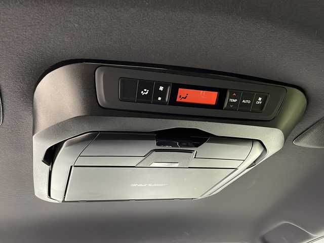 トヨタ ヴォクシー ZS 煌 新潟県 2018(平30)年 4.2万km ホワイトパールクリスタルシャイン ALPINEメモリナビ/(EX11Z/フルセグTV/CD/DVD/Bluetooth/SD)/ALPINEフリップダウンモニター/バックカメラ/クルーズコントロール/横滑り防止装置/レーンキープアシスト/衝突被害軽減システム/ウォークスルー/ビルトインETC/両側パワースライドドア