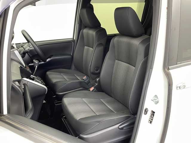 トヨタ ヴォクシー ZS 煌 新潟県 2018(平30)年 4.2万km ホワイトパールクリスタルシャイン ALPINEメモリナビ/(EX11Z/フルセグTV/CD/DVD/Bluetooth/SD)/ALPINEフリップダウンモニター/バックカメラ/クルーズコントロール/横滑り防止装置/レーンキープアシスト/衝突被害軽減システム/ウォークスルー/ビルトインETC/両側パワースライドドア