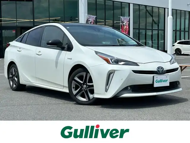 トヨタ プリウス A ツーリングセレクション 奈良県 2019(平31)年 6.7万km ホワイトパールクリスタルシャイン 純正１１．６インチナビ　/フルセグＴＶ　/BT/USB/AUX/iPod/バックカメラ　/ブラインドスポットモニター　/ヘッドアップディスプレイ　/幾何学調ルーフフィルム　/レザーシート　/シートヒーター/パワーシート　/ＥＴＣ２．０　/前後コーナーセンサー/純正17インチアルミホイール/純正フロアマット/衝突被害軽減システム/レーンキープアシスト/盗難防止装置/横滑り防止装置/LEDヘッドライト/オートライト/オートマチックハイビーム