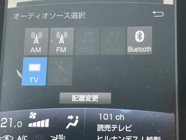 トヨタ プリウス A ツーリングセレクション 奈良県 2019(平31)年 6.7万km ホワイトパールクリスタルシャイン 純正１１．６インチナビ　/フルセグＴＶ　/BT/USB/AUX/iPod/バックカメラ　/ブラインドスポットモニター　/ヘッドアップディスプレイ　/幾何学調ルーフフィルム　/レザーシート　/シートヒーター/パワーシート　/ＥＴＣ２．０　/前後コーナーセンサー/純正17インチアルミホイール/純正フロアマット/衝突被害軽減システム/レーンキープアシスト/盗難防止装置/横滑り防止装置/LEDヘッドライト/オートライト/オートマチックハイビーム