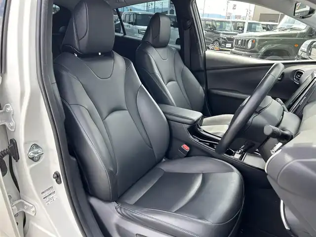 トヨタ プリウス A ツーリングセレクション 奈良県 2019(平31)年 6.7万km ホワイトパールクリスタルシャイン 純正１１．６インチナビ　/フルセグＴＶ　/BT/USB/AUX/iPod/バックカメラ　/ブラインドスポットモニター　/ヘッドアップディスプレイ　/幾何学調ルーフフィルム　/レザーシート　/シートヒーター/パワーシート　/ＥＴＣ２．０　/前後コーナーセンサー/純正17インチアルミホイール/純正フロアマット/衝突被害軽減システム/レーンキープアシスト/盗難防止装置/横滑り防止装置/LEDヘッドライト/オートライト/オートマチックハイビーム