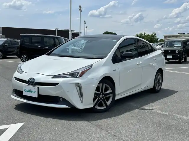 トヨタ プリウス A ツーリングセレクション 奈良県 2019(平31)年 6.7万km ホワイトパールクリスタルシャイン 純正１１．６インチナビ　/フルセグＴＶ　/BT/USB/AUX/iPod/バックカメラ　/ブラインドスポットモニター　/ヘッドアップディスプレイ　/幾何学調ルーフフィルム　/レザーシート　/シートヒーター/パワーシート　/ＥＴＣ２．０　/前後コーナーセンサー/純正17インチアルミホイール/純正フロアマット/衝突被害軽減システム/レーンキープアシスト/盗難防止装置/横滑り防止装置/LEDヘッドライト/オートライト/オートマチックハイビーム