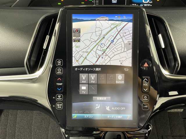 トヨタ プリウス A ツーリングセレクション 広島県 2019(平31)年 6.7万km ホワイトパールクリスタルシャイン 衝突被害軽減システム/レーンキープアシスト/純正１１．６インチナビ　/フルセグTV/Bluetooth/USB/AUX/iPod/バックカメラ　/ブラインドスポットモニター　/ヘッドアップディスプレイ　/幾何学調ルーフフィルム　/レザーシート　/シートヒーター/パワーシート　/ＥＴＣ２．０　/前後コーナーセンサー/純正17インチアルミホイール/純正フロアマット/盗難防止装置/横滑り防止装置/LEDヘッドライト/オートライト/オートマチックハイビーム/スマートキー/スペアキー