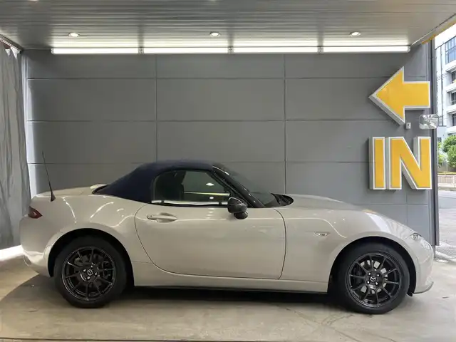 マツダ ロードスター 990S 東京都 2022(令4)年 2.4万km プラチナクォーツメタリック 特別仕様車990S/運転席フルバケットシート（オートエグゼ）/前輪ブレンボキャリパー/ディスプレイオーディオ/6速マニュアル/i-ACTIVSENSE/ブラインドスポットモニター/LEDオートマチックハイビーム/レーンキープアシスト/Rクリアランスソナー/純正16インチアルミホイール/オートライト/横滑り防止システム/ステアリングリモコン/USBポート/プッシュスタート/スマートキー/ビルトインETC/純正オーディオ/純正フロアマット