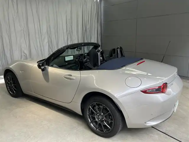 マツダ ロードスター 990S 東京都 2022(令4)年 2.4万km プラチナクォーツメタリック 特別仕様車990S/運転席フルバケットシート（オートエグゼ）/前輪ブレンボキャリパー/ディスプレイオーディオ/6速マニュアル/i-ACTIVSENSE/ブラインドスポットモニター/LEDオートマチックハイビーム/レーンキープアシスト/Rクリアランスソナー/純正16インチアルミホイール/オートライト/横滑り防止システム/ステアリングリモコン/USBポート/プッシュスタート/スマートキー/ビルトインETC/純正オーディオ/純正フロアマット