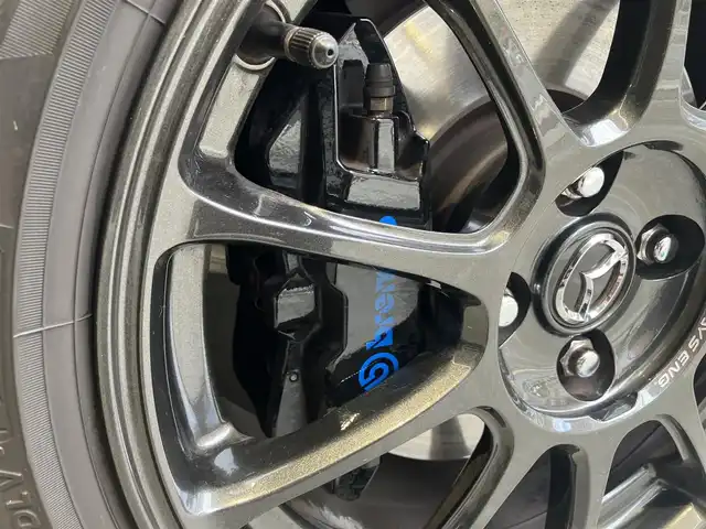 マツダ ロードスター 990S 東京都 2022(令4)年 2.4万km プラチナクォーツメタリック 特別仕様車990S/運転席フルバケットシート（オートエグゼ）/前輪ブレンボキャリパー/ディスプレイオーディオ/6速マニュアル/i-ACTIVSENSE/ブラインドスポットモニター/LEDオートマチックハイビーム/レーンキープアシスト/Rクリアランスソナー/純正16インチアルミホイール/オートライト/横滑り防止システム/ステアリングリモコン/USBポート/プッシュスタート/スマートキー/ビルトインETC/純正オーディオ/純正フロアマット