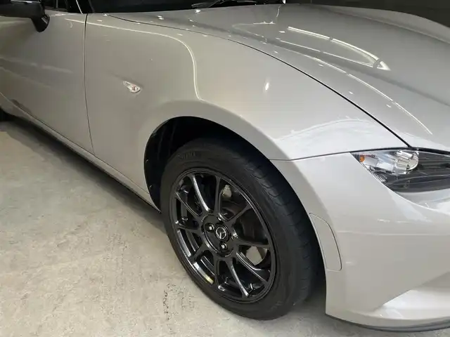 マツダ ロードスター 990S 東京都 2022(令4)年 2.4万km プラチナクォーツメタリック 特別仕様車990S/運転席フルバケットシート（オートエグゼ）/前輪ブレンボキャリパー/ディスプレイオーディオ/6速マニュアル/i-ACTIVSENSE/ブラインドスポットモニター/LEDオートマチックハイビーム/レーンキープアシスト/Rクリアランスソナー/純正16インチアルミホイール/オートライト/横滑り防止システム/ステアリングリモコン/USBポート/プッシュスタート/スマートキー/ビルトインETC/純正オーディオ/純正フロアマット