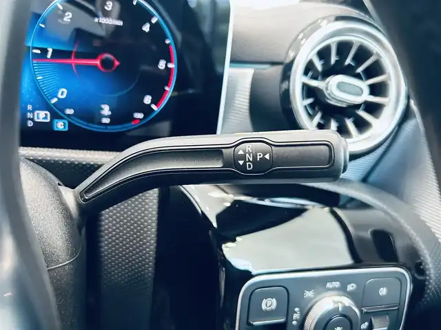 メルセデス・ベンツ Ａ２００ｄ AMGライン 大阪府 2020(令2)年 6.3万km コスモスブラック レザーエクスクルーシブP/レーダーセーフティP/ワンオーナー/HUD/ACC/黒革/メモリ付きパワーシート/シートヒーター/純正ナビ/TV/360度カメラ/ブラインドスポット/純正18インチAW/LEDヘッドライト/アンビエントライト/ワイヤレス充電