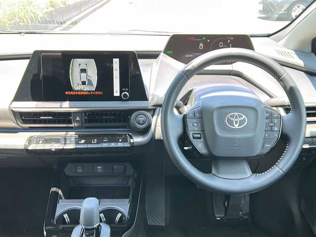 トヨタ プリウス G 茨城県 2024(令6)年 2.3万km グレー ワンオーナー/純正12.3インチディスプレイオーディオ/-Bluetooth/フルセグTV/パノラミックビューモニター/レーダークルーズコントロール/横滑り制御機能/レーントレーシングアシスト/LEDオートライト/オートマチックハイビーム/D/N席シートヒーター/純正19インチAW/ステアリングスイッチ/USBポート/スマートキー/ビルトインETC2.0/前後ドライブレコーダ－/取扱説明書/記録簿/保証書