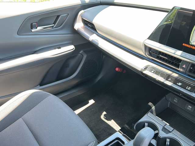 トヨタ プリウス G 茨城県 2024(令6)年 2.3万km グレー ワンオーナー/純正12.3インチディスプレイオーディオ/-Bluetooth/フルセグTV/パノラミックビューモニター/レーダークルーズコントロール/横滑り制御機能/レーントレーシングアシスト/LEDオートライト/オートマチックハイビーム/D/N席シートヒーター/純正19インチAW/ステアリングスイッチ/USBポート/スマートキー/ビルトインETC2.0/前後ドライブレコーダ－/取扱説明書/記録簿/保証書