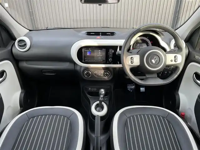 ルノー トゥインゴ インテンス 福島県 2021(令3)年 3.4万km ブルードラジェ 純正ディスプレイオーディオ/AppleCarPlay/バックカメラ/クルーズコントロール/ハーフレザーシート/シートヒーター/レーンキープ/ETC/LEDオートライト/前後ドライブレコーダー/アイドリングストップ/コーナーセンサー/純正16インチAW/リモコンキー/取扱説明書/保証書/スペアキー